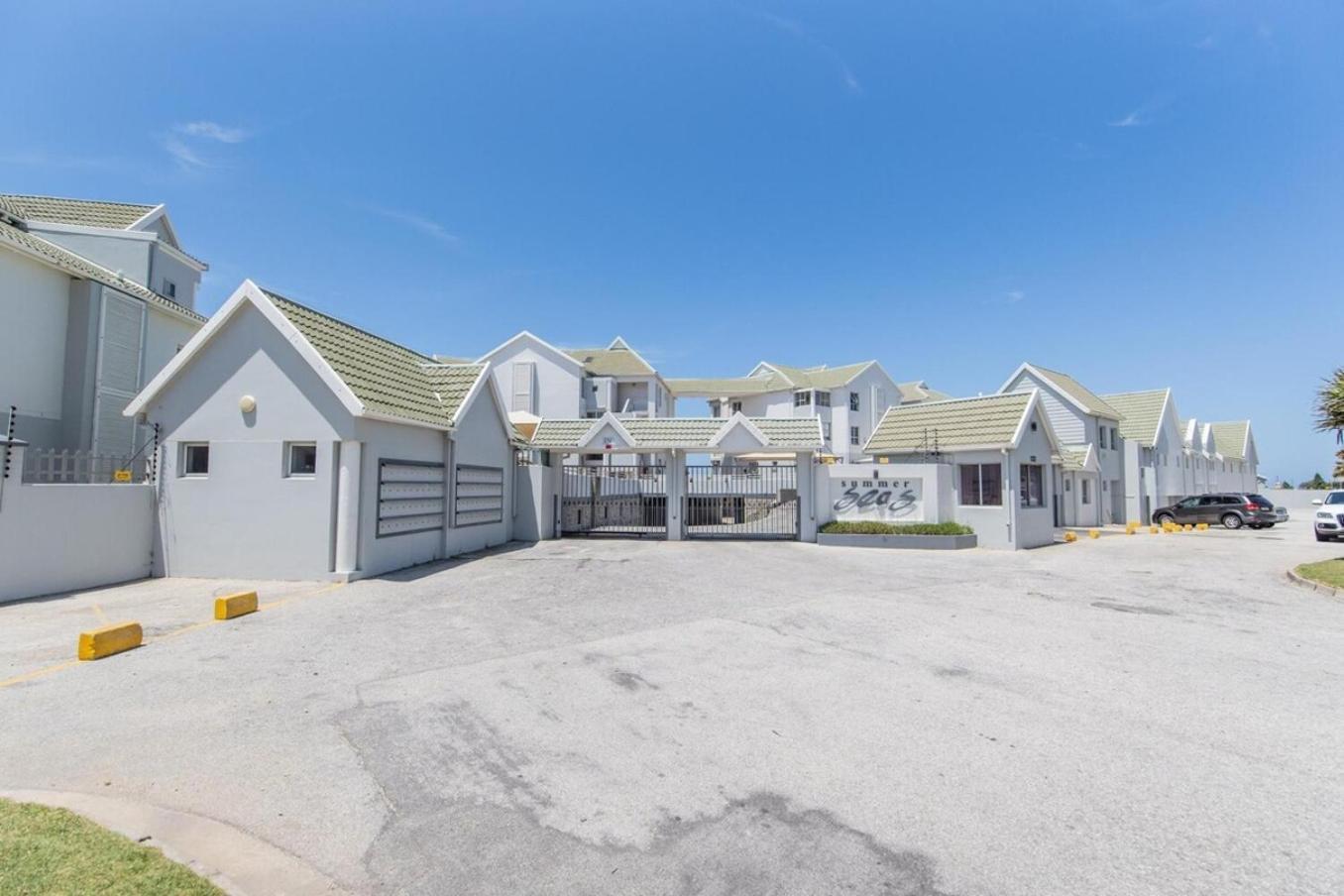 Luxury On The Beach Port Elizabeth Exteriör bild