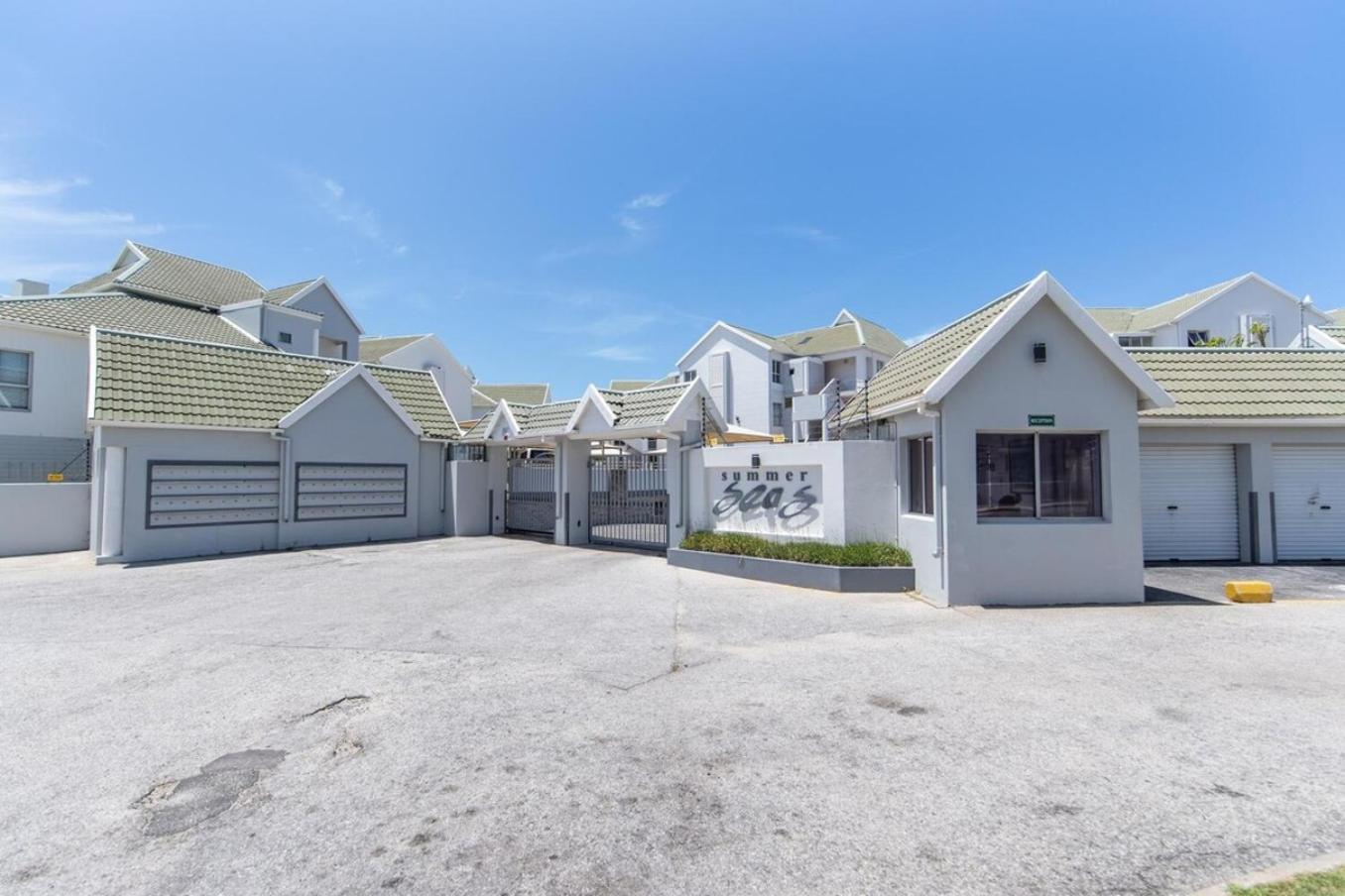 Luxury On The Beach Port Elizabeth Exteriör bild