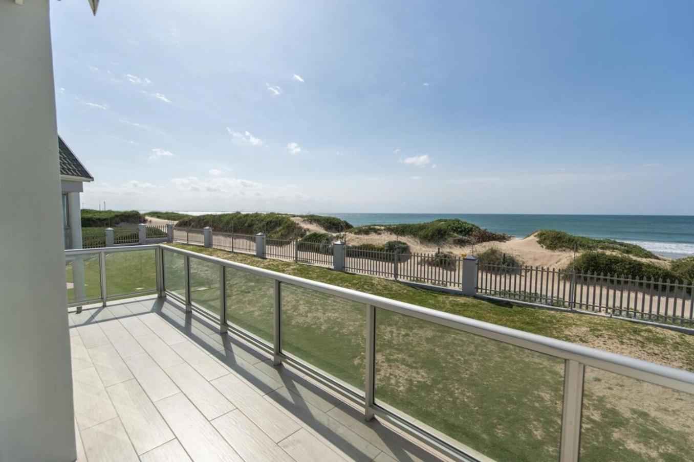 Luxury On The Beach Port Elizabeth Exteriör bild